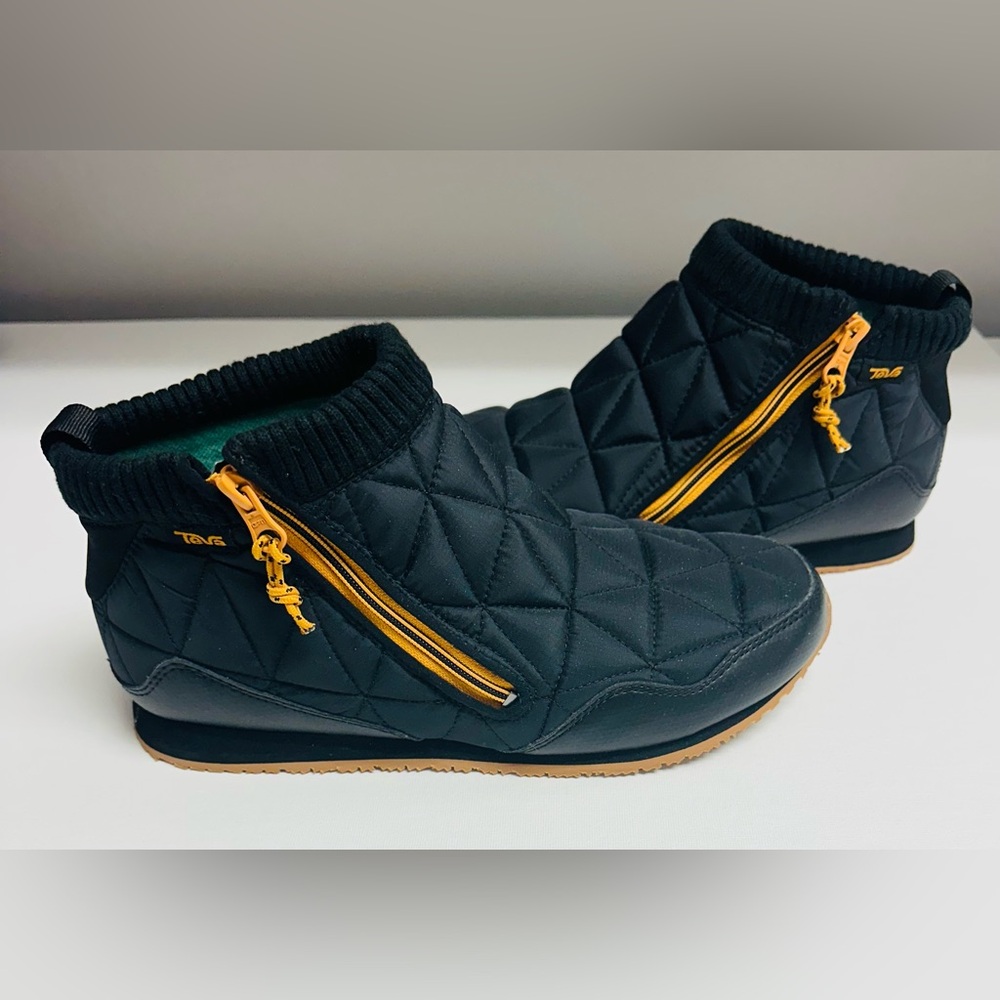 Never worn Teva Green and Black Quilted Ankle Boots - Picture 3 of 8